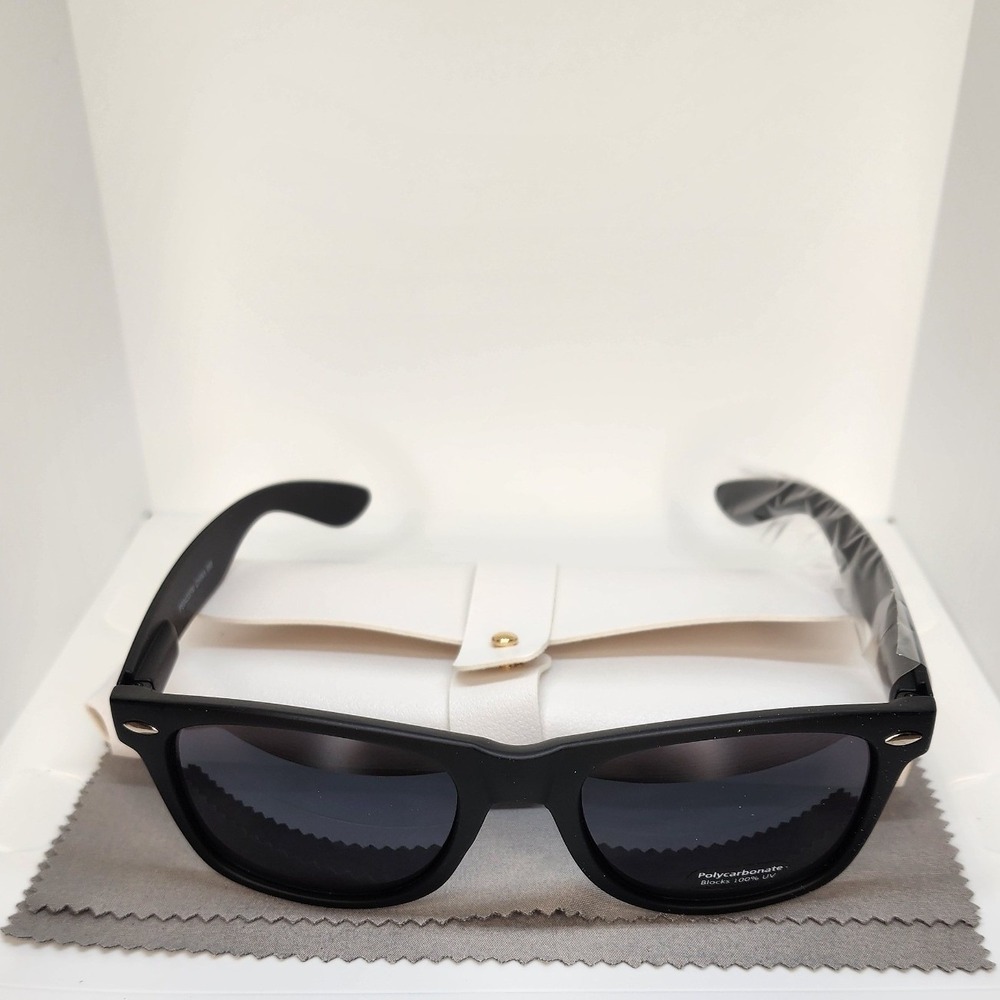 Black Wayfarer Sunglasses Unisex Smoke Lens UV Protection Soft Case & Cloth